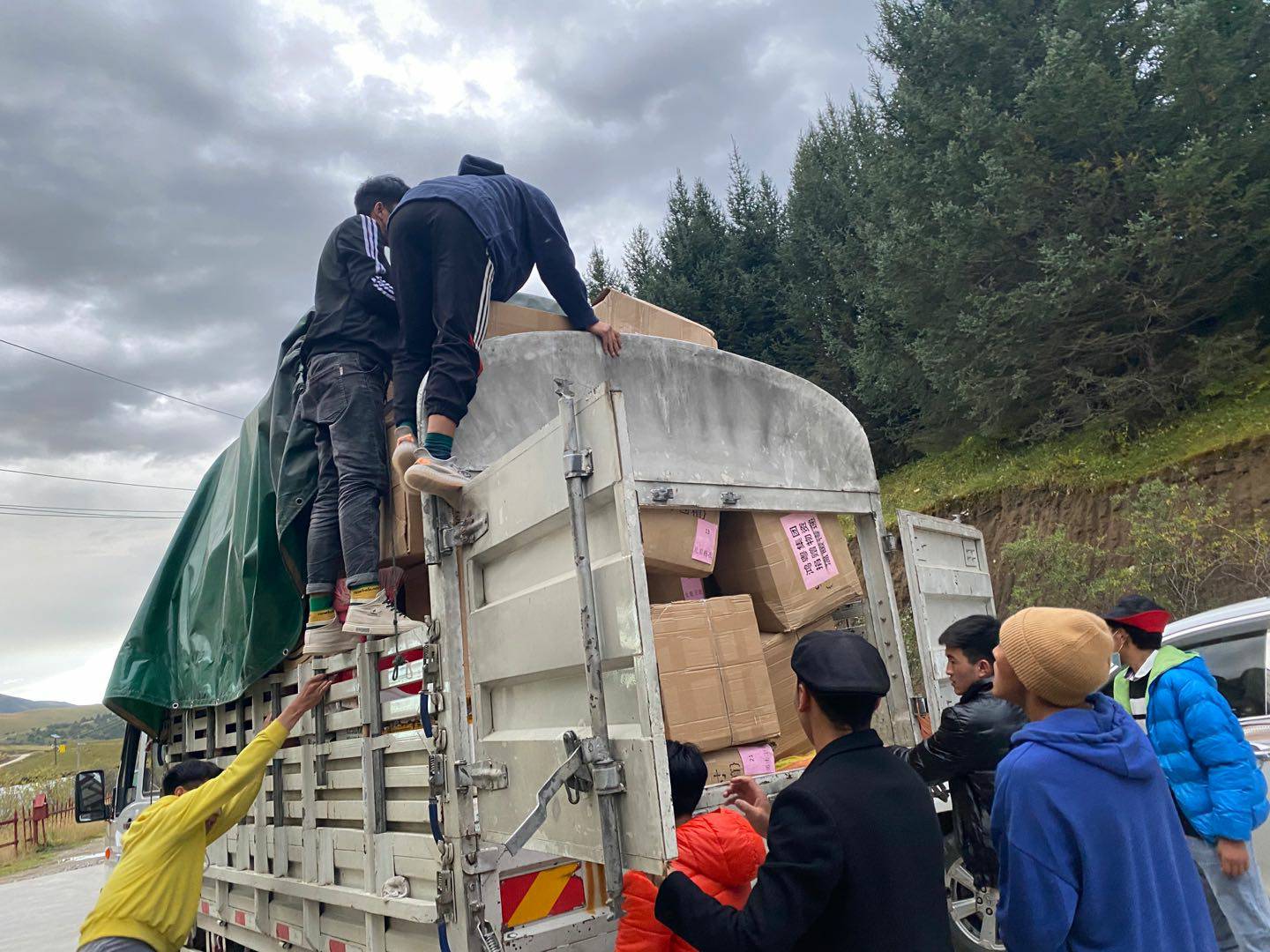 开云网页版-开云中国公益回顾丨家国同欢月同圆 温暖满载甘孜州(图5)